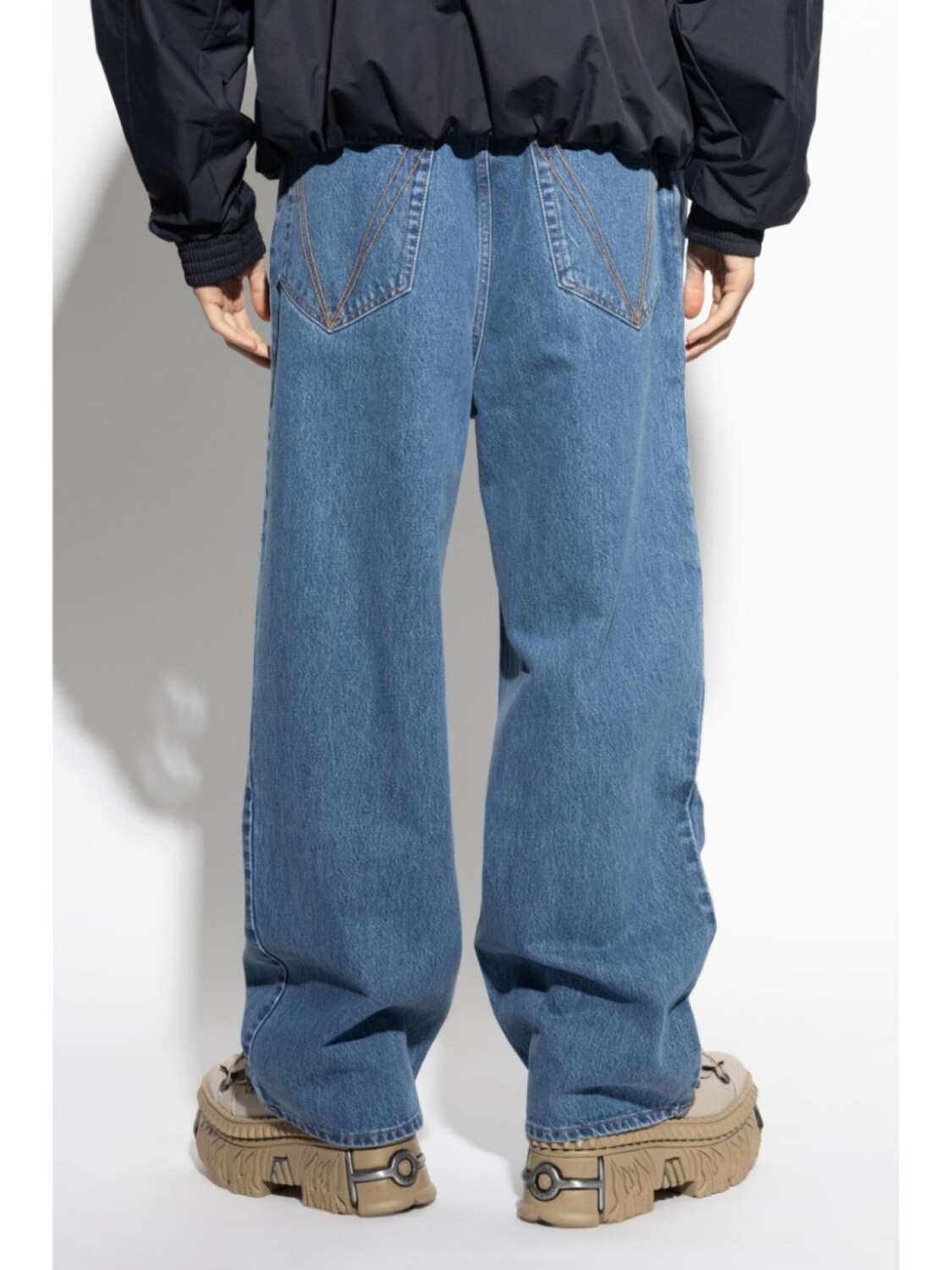 Джинсы с широкими штанинами и вышитым логотипом VETEMENTS, синий — фото 4