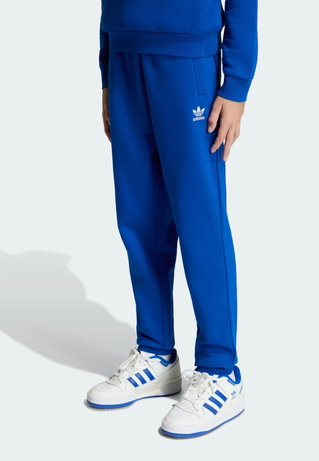 Зауженные брюки Adidas Originals Trefoil Essentials темно-синего цвета — фото 2
