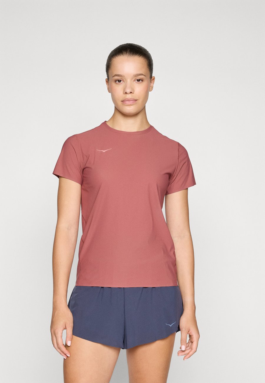 

Спортивная футболка HOKA AIROLITE SHORT SLEEVE, Rouge/Bordeaux