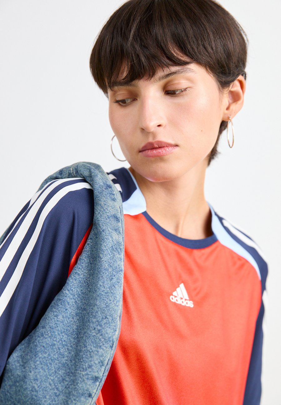 Футболка Adidas Originals Print T-shirt, Multicolor/Night Indigo/Multi-Coloured — фото 4