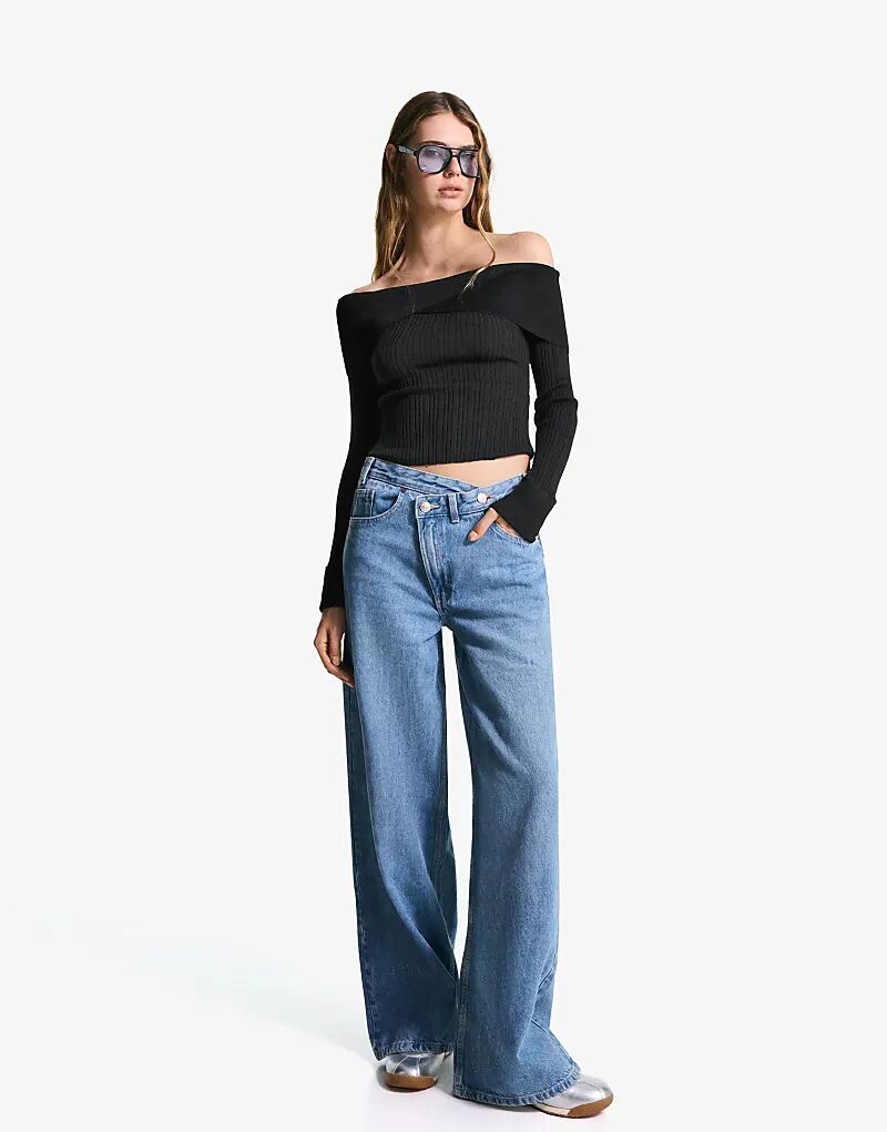 

Фактурный свитер Bershka с вырезом «бардо» черного цвета