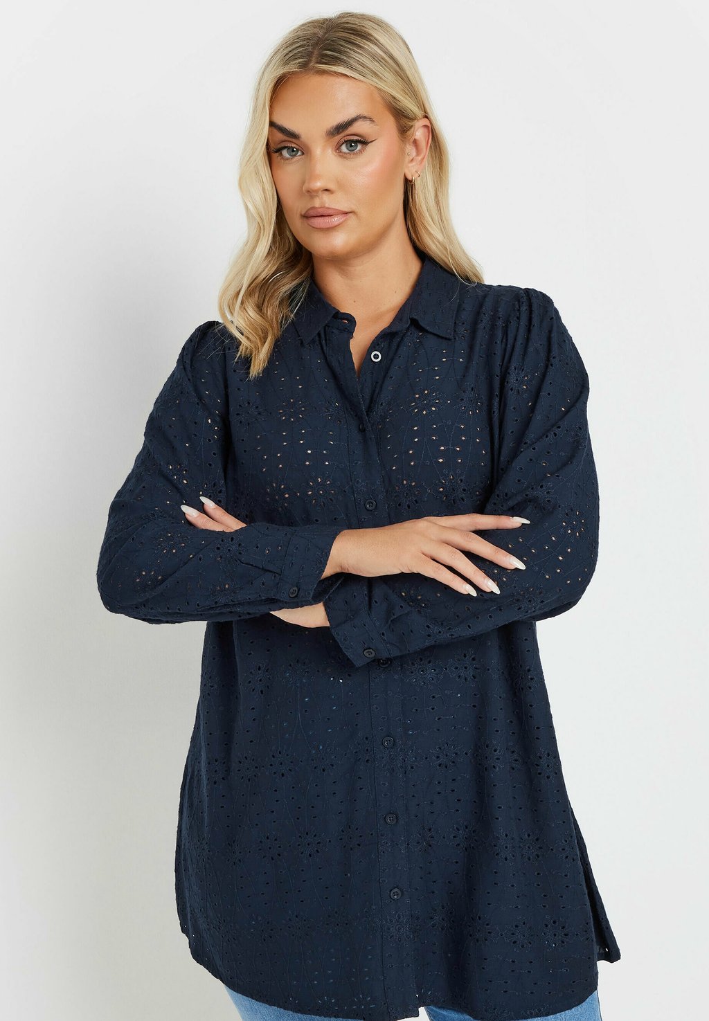 

Блузка на пуговицах CURVE BRODERIE ANGLAISE LONG SLEEVE Yours Clothing, темно-синий