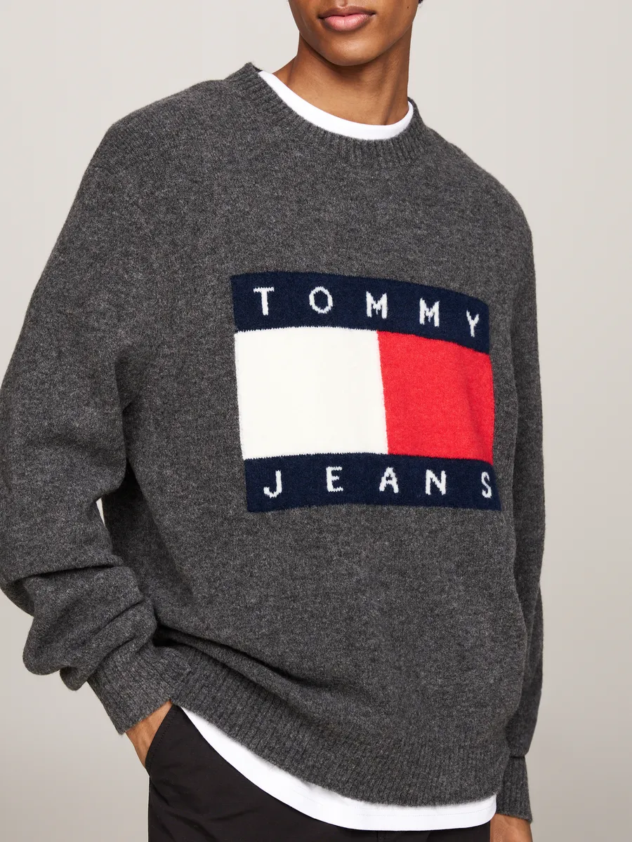 

Вязаный свитер Tommy Jeans "TJM REG MELANGE FLAG SWEATER", с круглым вырезом, цвет New Charcoal Melange