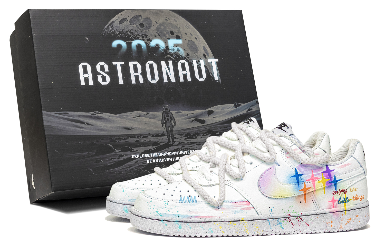 

Court Vision 1 Great Journey West, Dopamine Dressing Stars Cushioning, износостойкие низкие кроссовки для скейтбординга Nike, белый