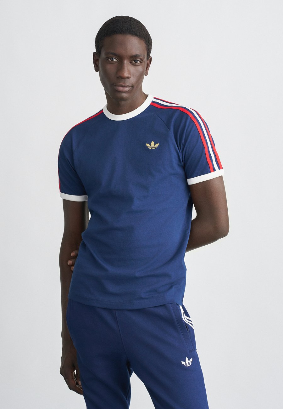 Футболка Adidas Originals TEE, Night Indigo/Better Scarlet/White/Dark Blue