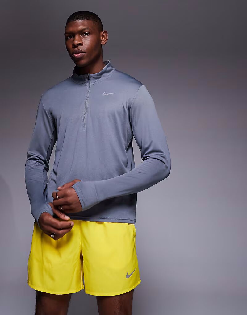 

Шорты Nike Running Challenger Dri-FIT 5 дюймов желтого цвета