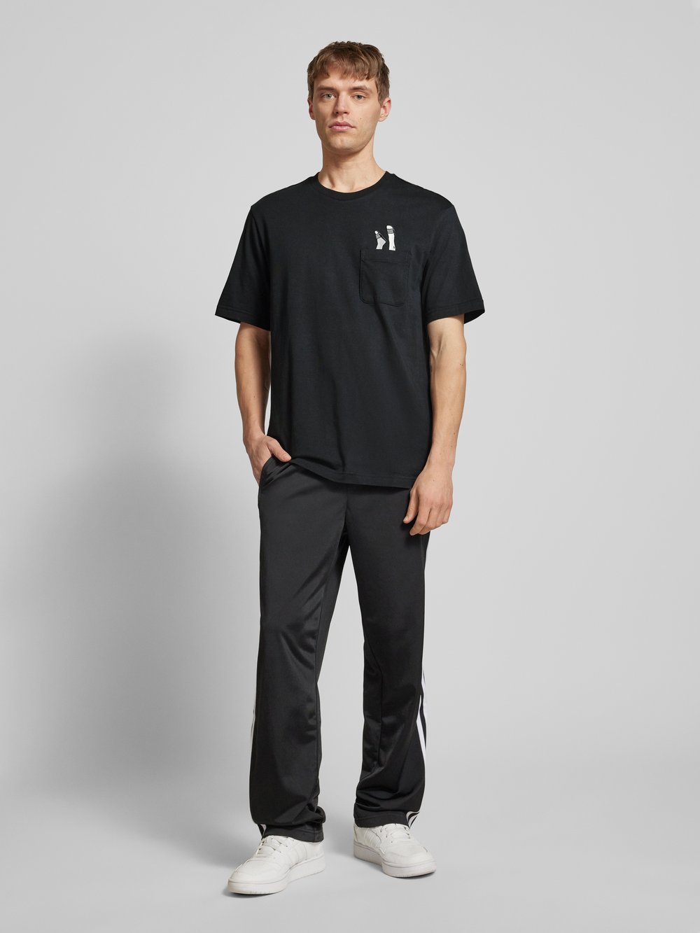 

Футболка с нагрудным карманом ADIDAS SPORTSWEAR, черный