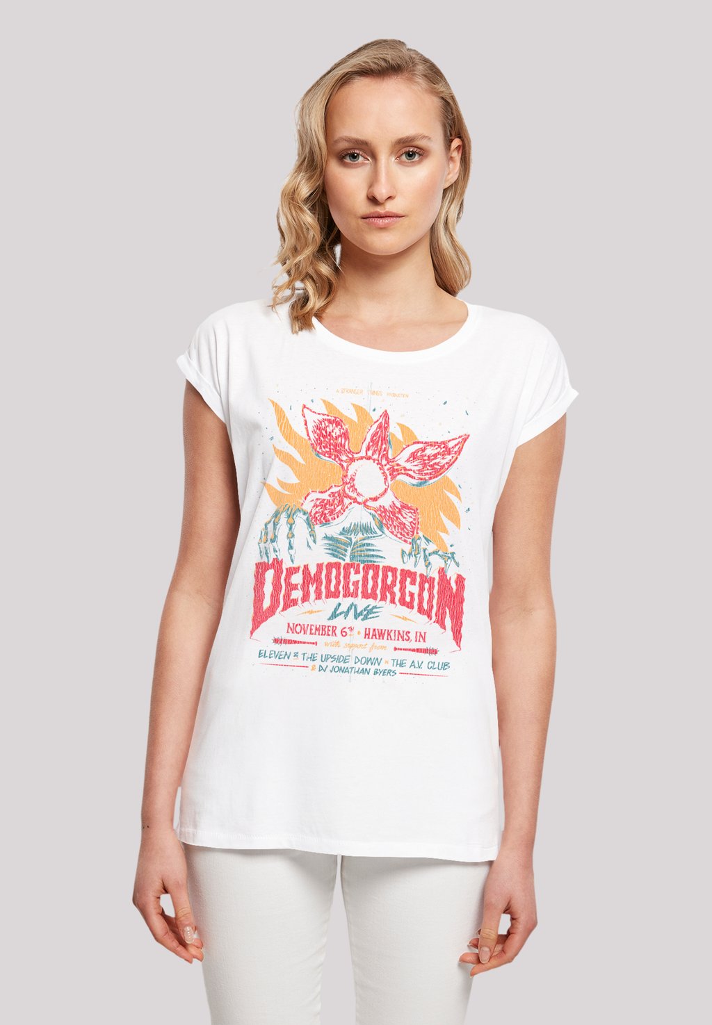 

Футболка с принтом STRANGER THINGS DEMOGORGON POSTER NETFLIX TV SERIES F4NT4STIC, белый