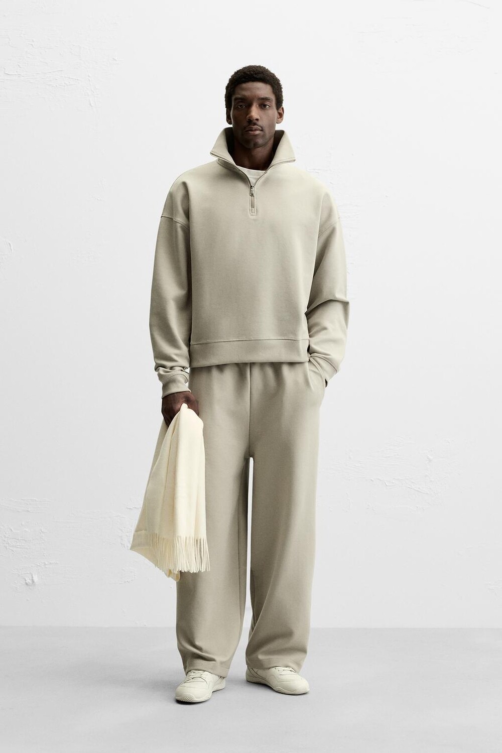 

Комфортные технические брюки для спорта ZARA, серый