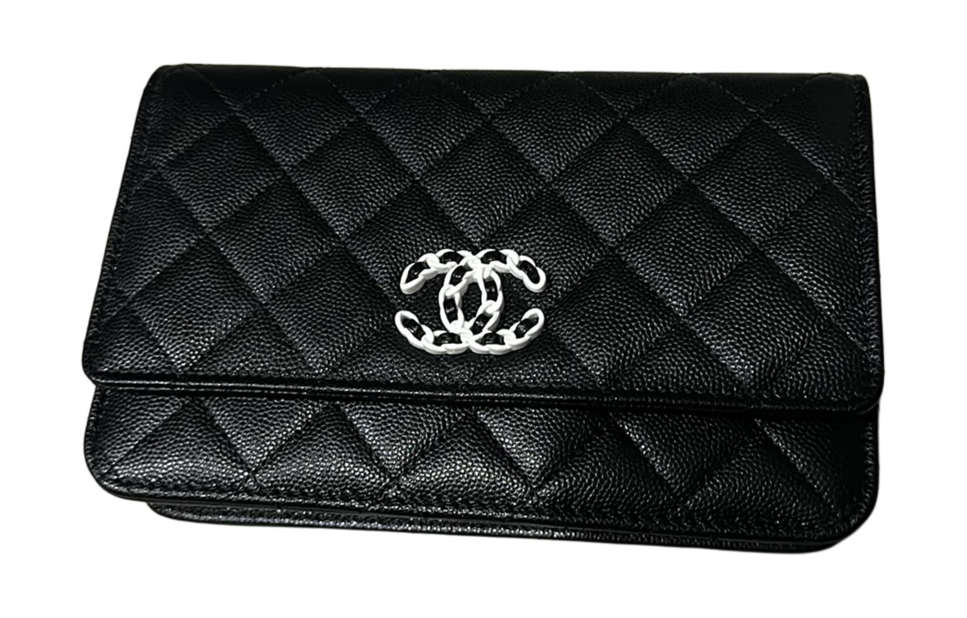 

CHANEL Сумка через плечо с тиснением под зерно