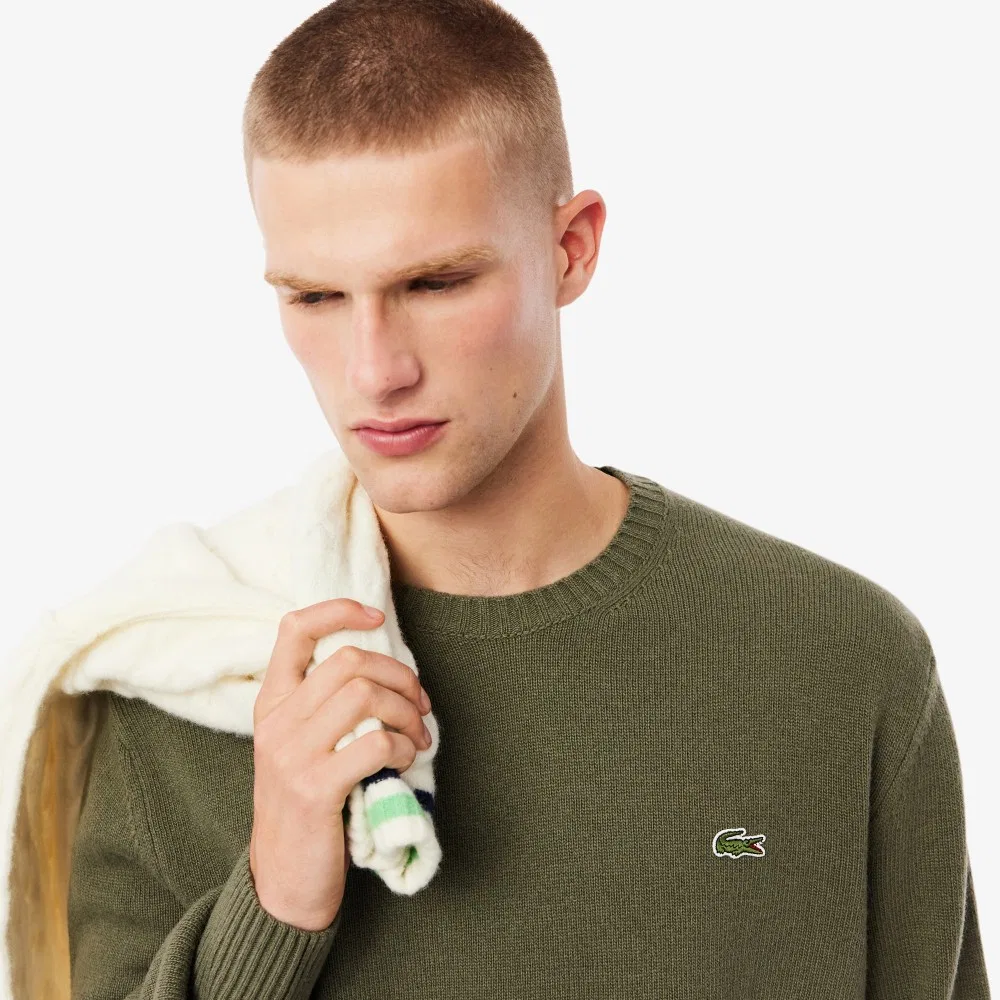 Мужской кашемировый свитер с круглым вырезом цвета хаки от Lacoste — фото 2