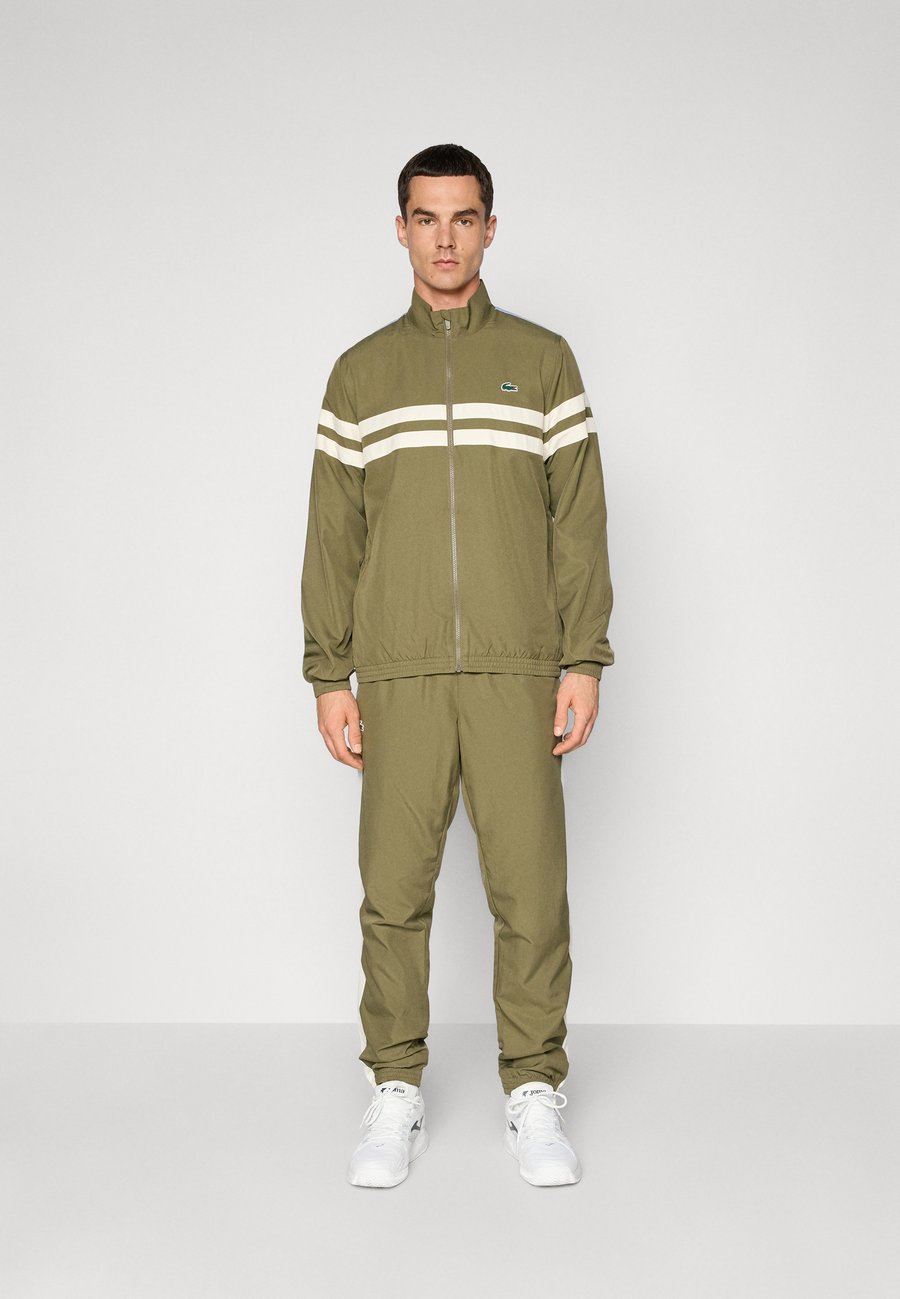 

Спортивный костюм Lacoste Sport TENNIS TRACKSUIT SET, Olive/Lapland/Delphinium/Olive