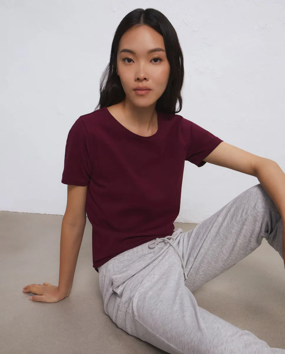 

Базовая женская футболка с круглым вырезом Easy Wear, цвет Granate