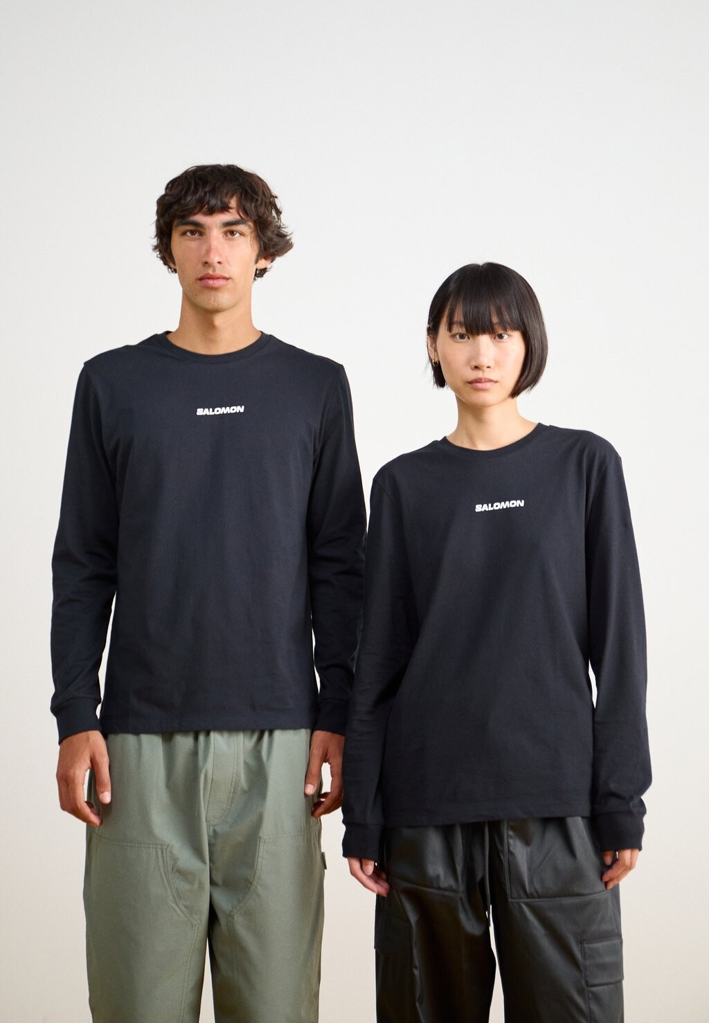 

Принт на футболке LOGO TEE UNISEX Salomon, черный