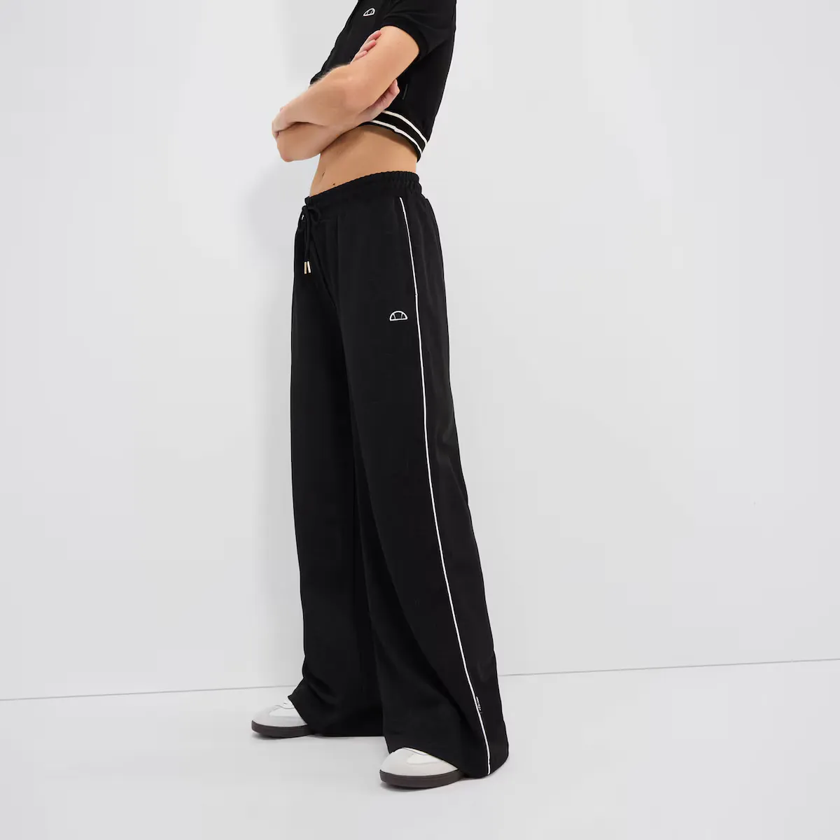 

Женские спортивные штаны Ellesse Sassy, черный