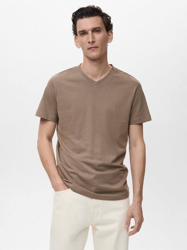 

Футболка с V-образным вырезом Chelsea Cotton Regular Fit Mango, Brown