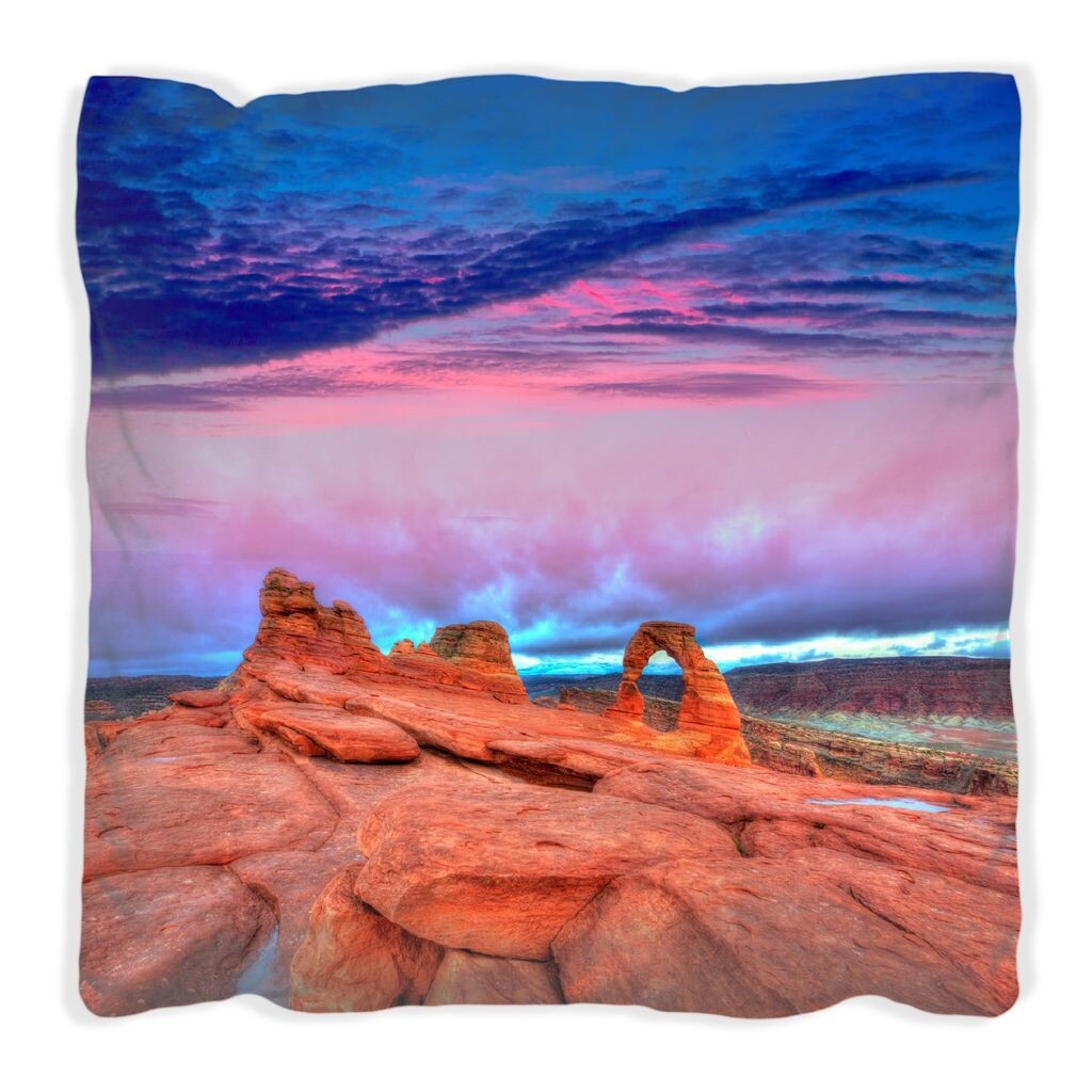 

Подушка Wallario Premium, мягкая поверхность, с красочным мотивом памятника природы - каменной аркой в ​​национальном парке Арчес, размер: 40 x 40 см, с белой спинкой