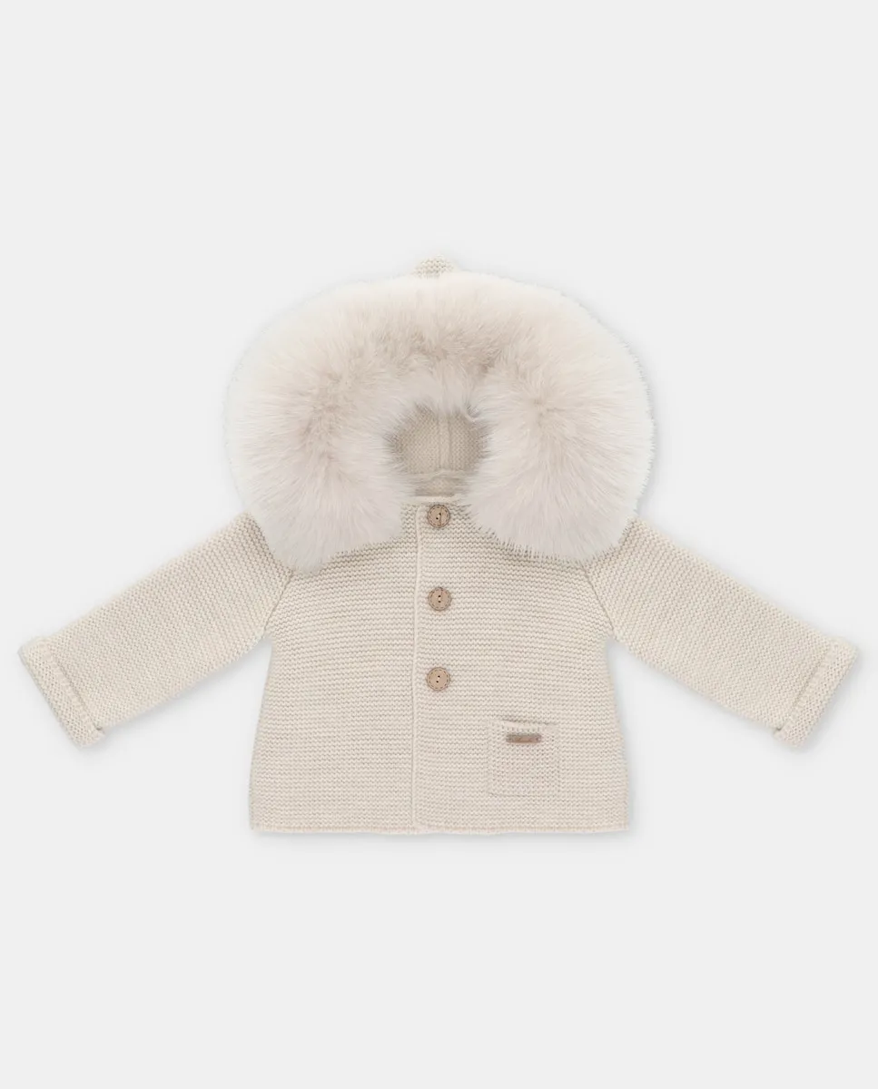 

Вязаное детское пальто с капюшоном и искусственным мехом цвета песка Martín Aranda