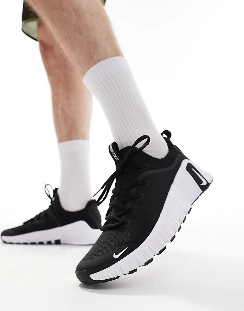 

Кроссовки Metcon 6 в черно-белом исполнении Nike Training