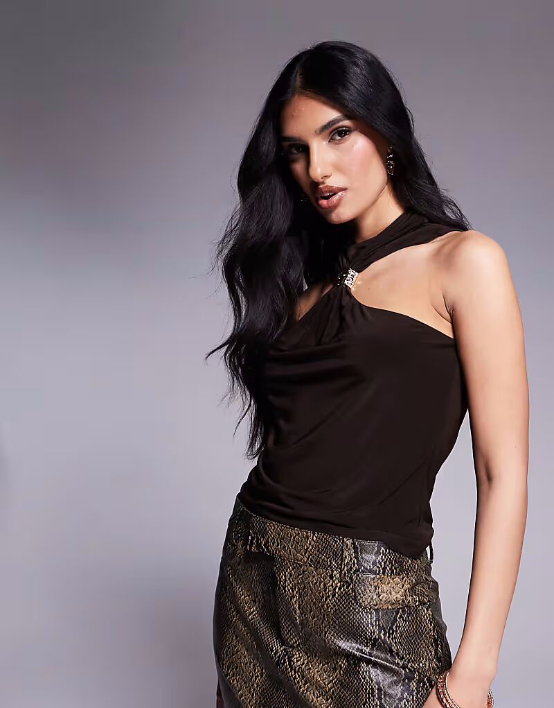 

Обтягивающий топ-борцовка ASOS DESIGN с халтер-хомутиком и фурнитурой шоколадного цвета