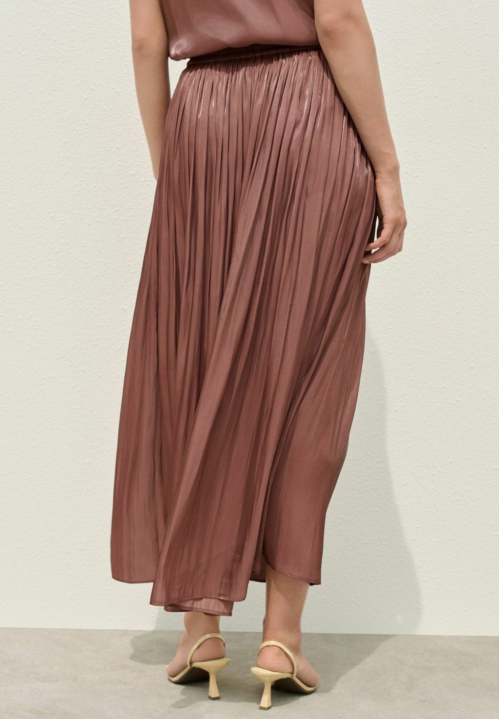 Юбка макси REGULAR FIT - GLOSSY - Pleated skirt Next, розовый — фото 2