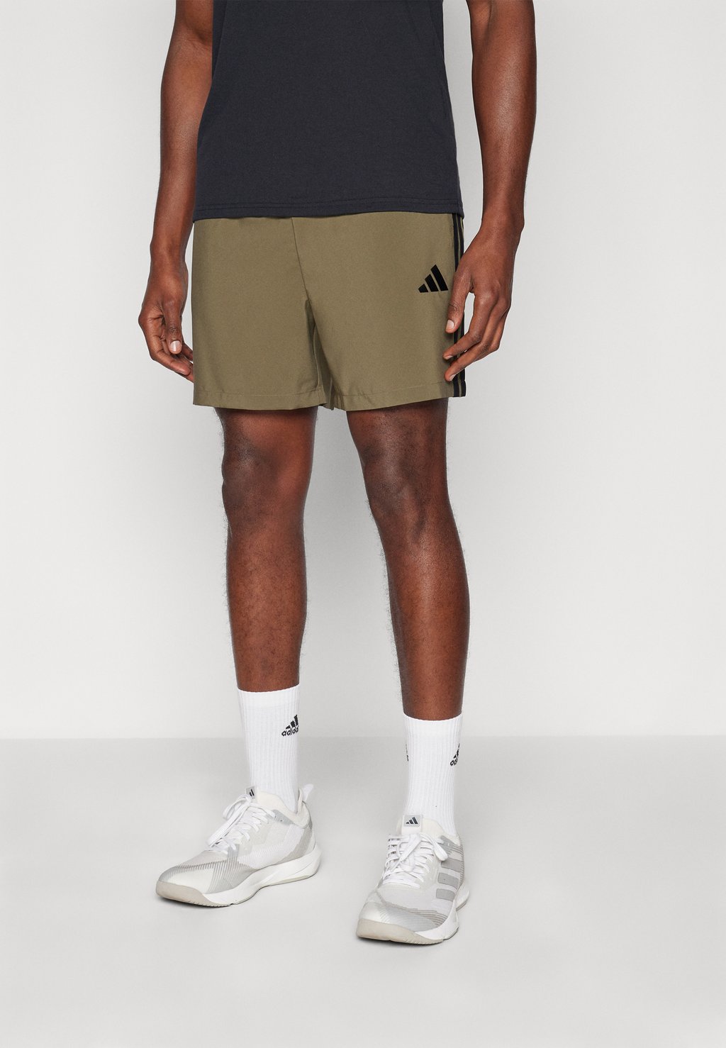 

Спортивные шорты CHELSEA adidas Sportswear, оливковый