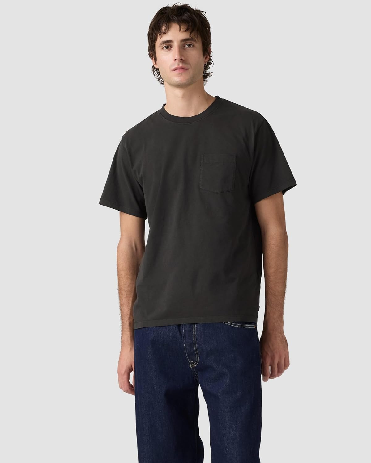 Мужская хлопковая футболка Levi's с круглым вырезом, свободным кроем и коротким рукавом, черный — фото 4