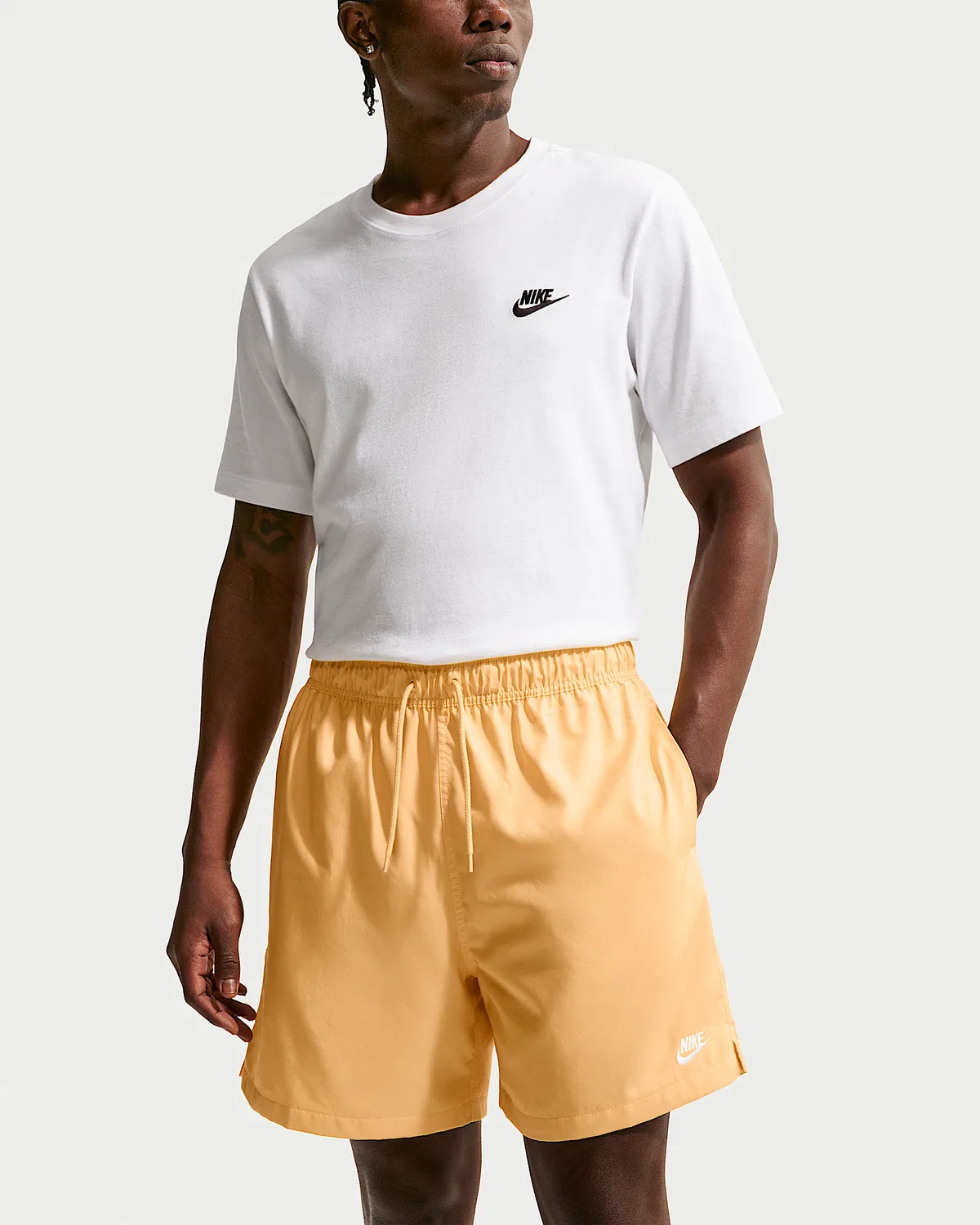 Мужские шорты Nike Club Woven Flow, Topaz Gold/White — фото 2
