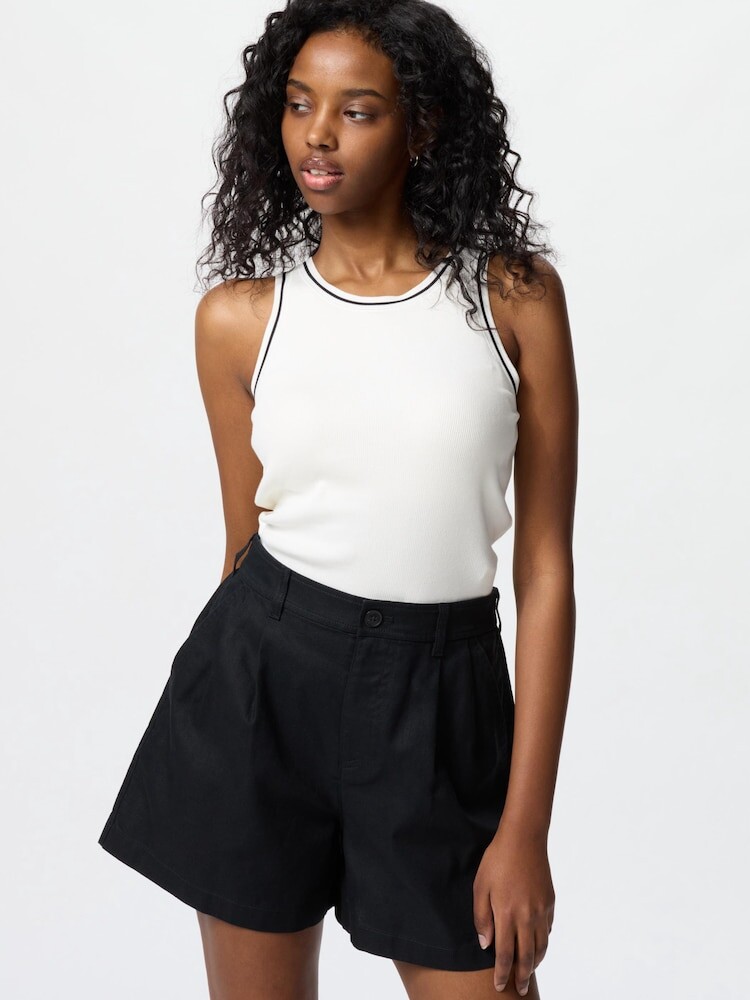 

Топ с чашечками в рубчик Uniqlo, белый