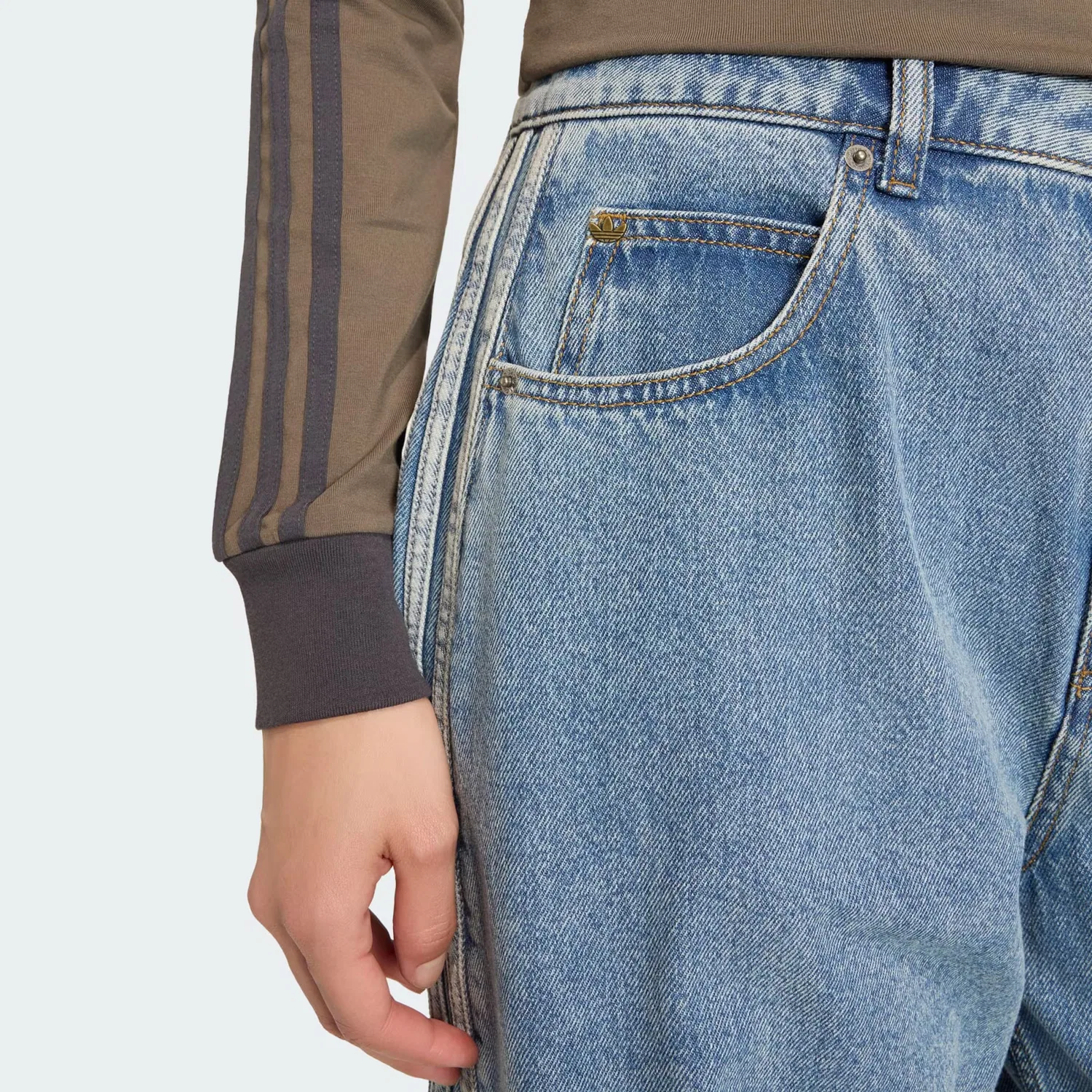 Джинсы Adidas Originals Barrel Jeans синего цвета — фото 4