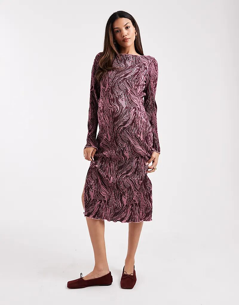 

Платье миди Mamalicious Maternity с плиссированным вырезом лодочкой в ​​цвете бордово-розового цвета с анималистичным принтом