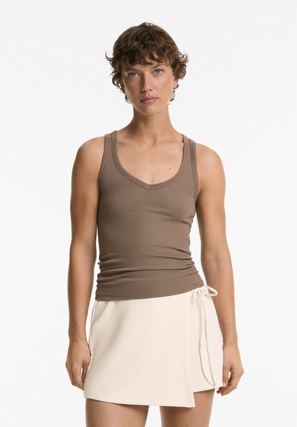 

Топ SOFT TOUCH SLEEVELESS V-NECK OYSHO, коричневый