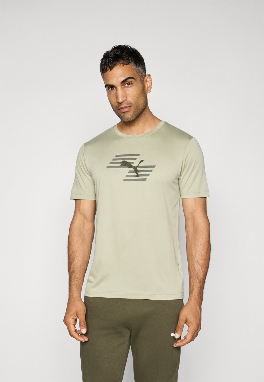 

Футболка Puma HYROX GRAPHIC TEE, Lux Army/Khaki, Хаки, Футболка Puma HYROX GRAPHIC TEE, Lux Army/Khaki