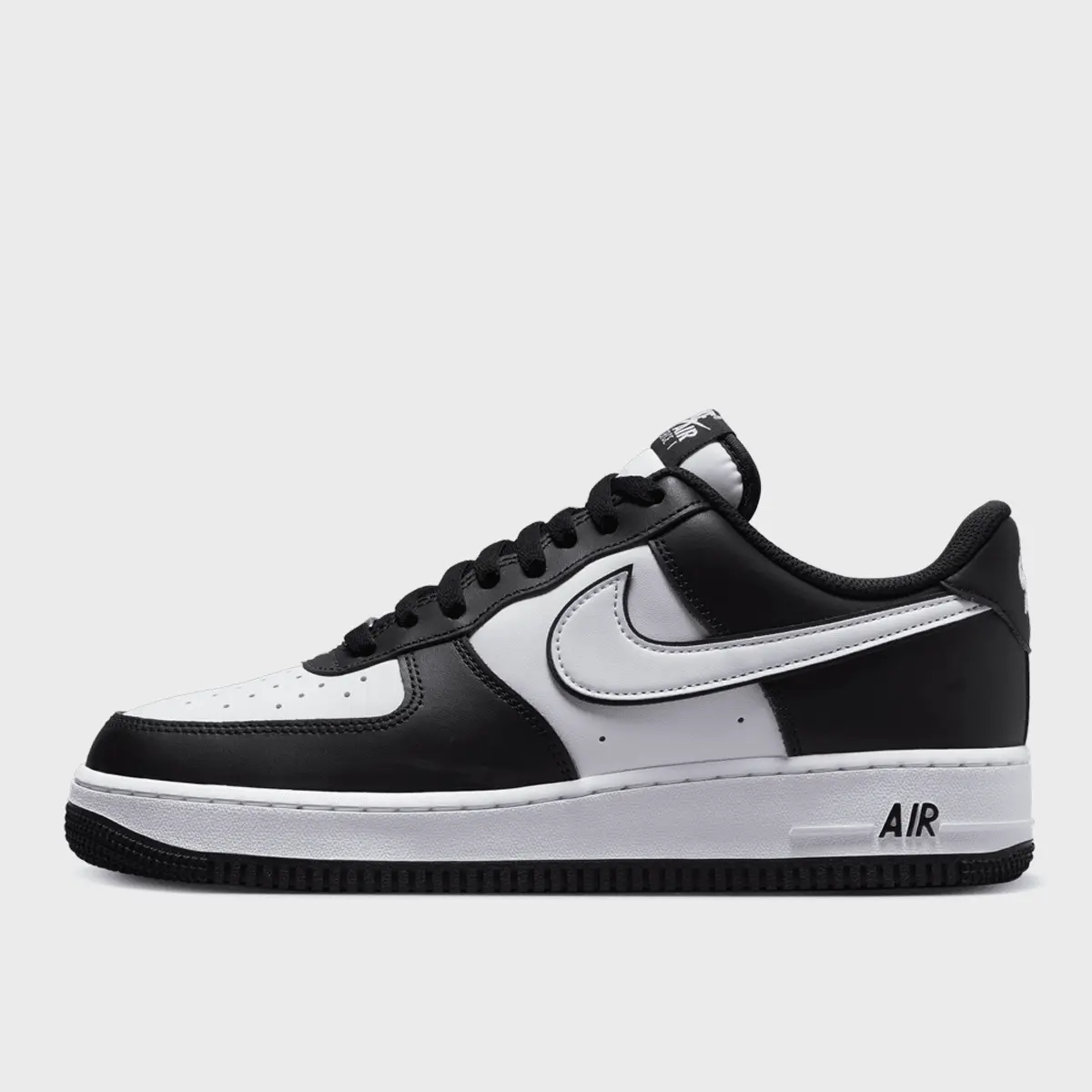

Кроссовки Nike Air Force 1 '07, черный