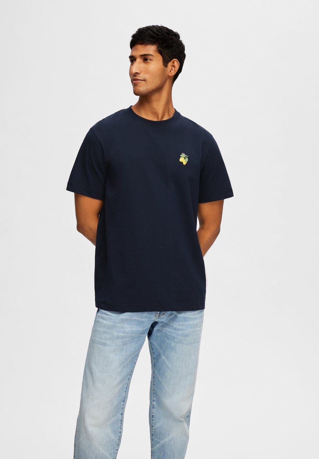 

Футболка с принтом SLHGARLAND O NECK TEE Selected Homme, темно-синий