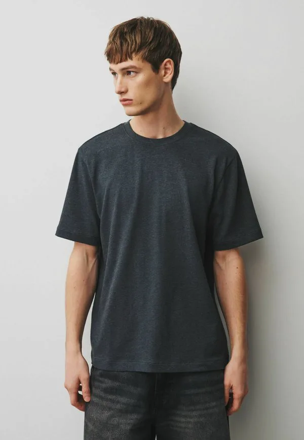 Комплект из 3 плотных футболок стандартного кроя с принтом. Next, Grey Marl Khaki Green Light Blue