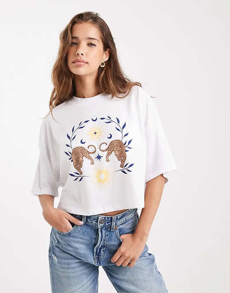 

Укороченная футболка ONLY с леопардовым принтом белого цвета