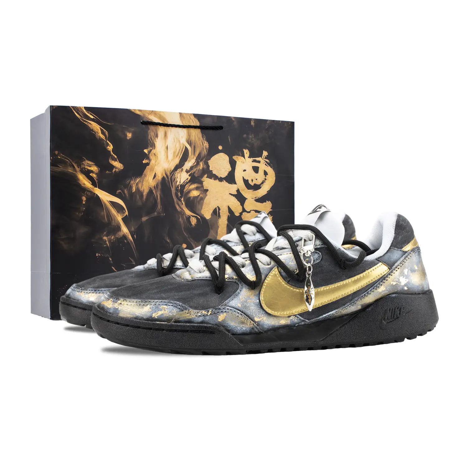 

Terra Manta Dark Domain Gilded Light Abrasion Resistant мужские скейтборд кроссовки черный золотой Nike, черный золотой Shopping Bag