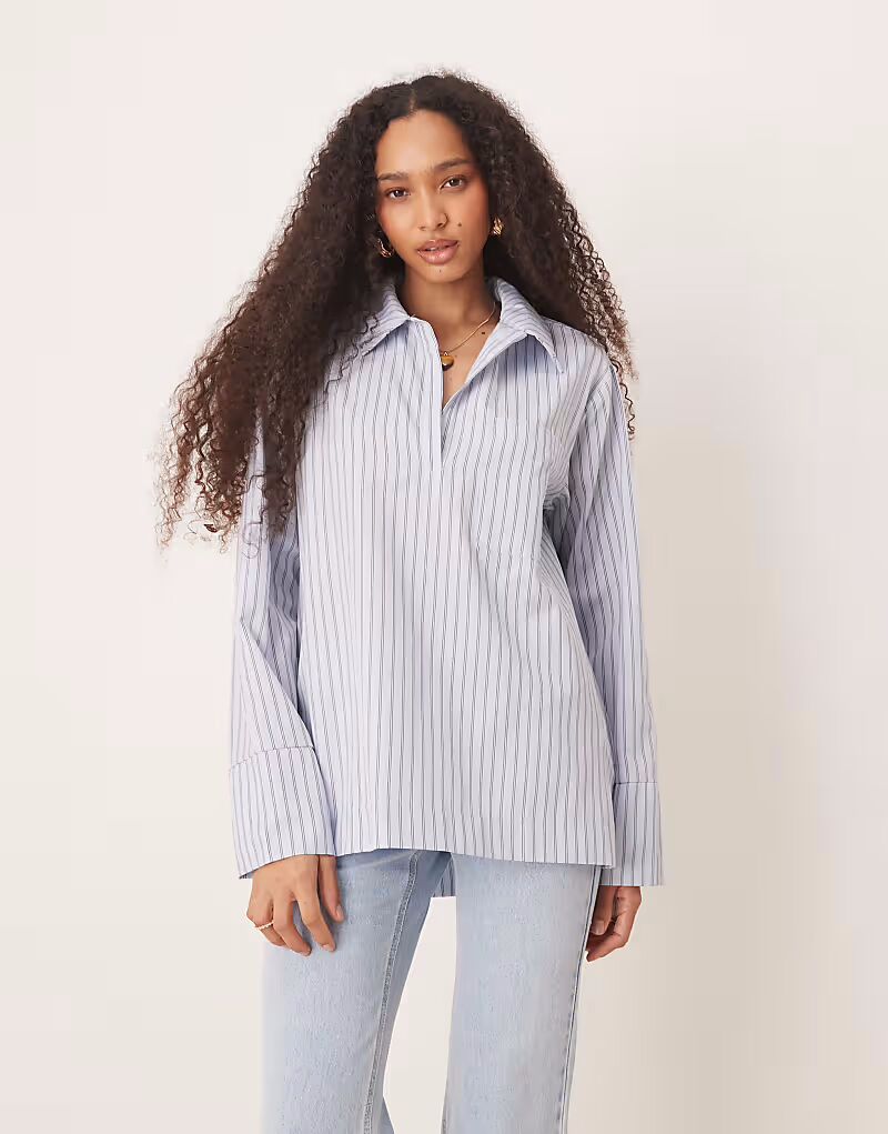 

Рубашка из поплина ASOS DESIGN с воротником и накладными карманами в синюю полоску
