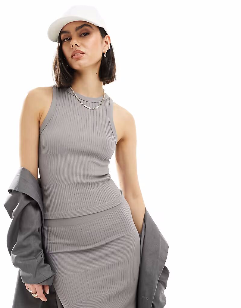 

Бесшовный топ ASOS DESIGN, облегающий фигуру, темно-серого цвета с комбинированным рубчиком, коорд
