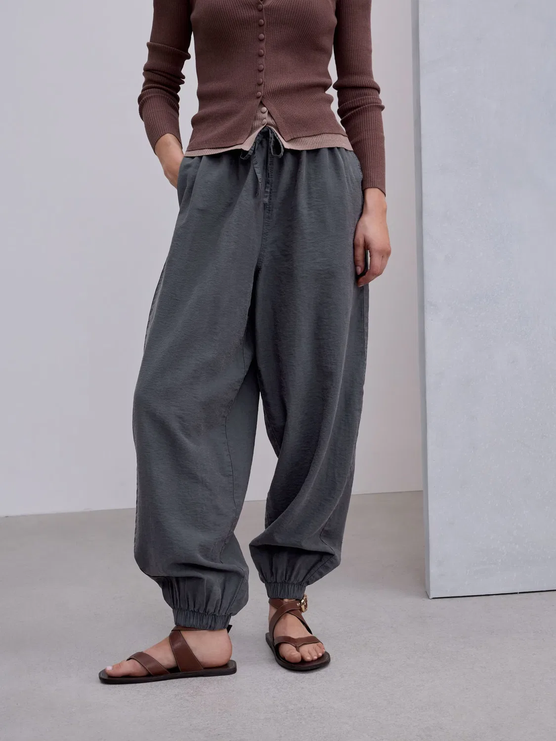 Брюки Next Barrel Pants в графитовом цвете — фото 2