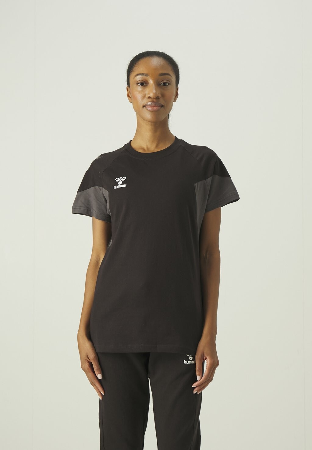 

Футболка с принтом Hummel, цвет black