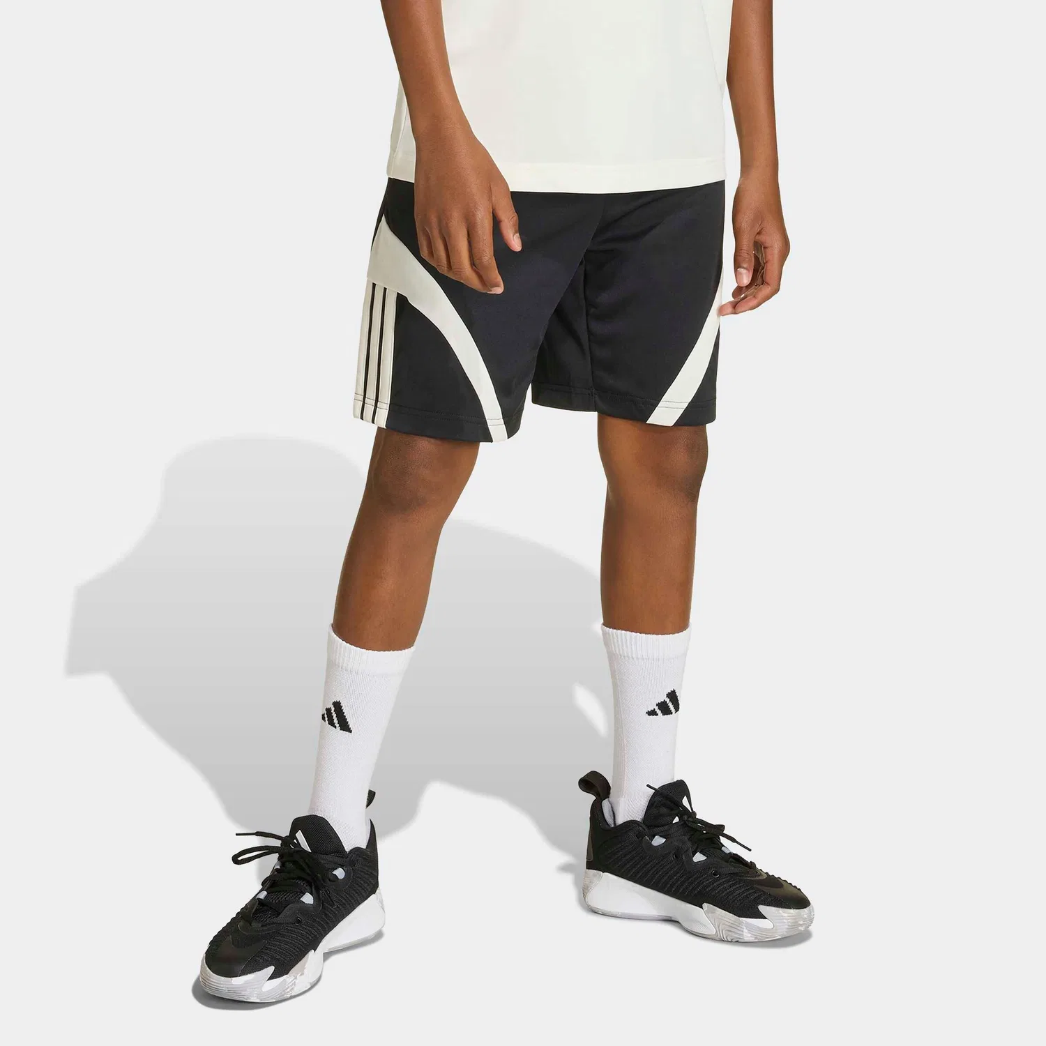 Спортивные брюки Adidas Sportswear Regular Workout Pants черного цвета — фото 3