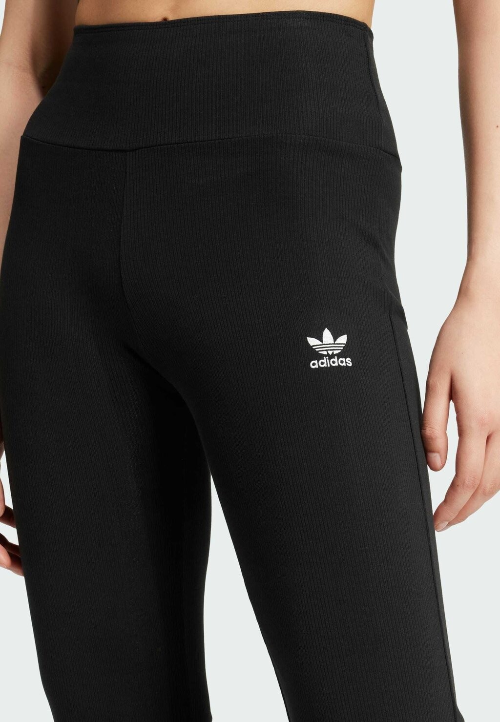 Спортивные штаны Essential Flares adidas Originals, черные — фото 4