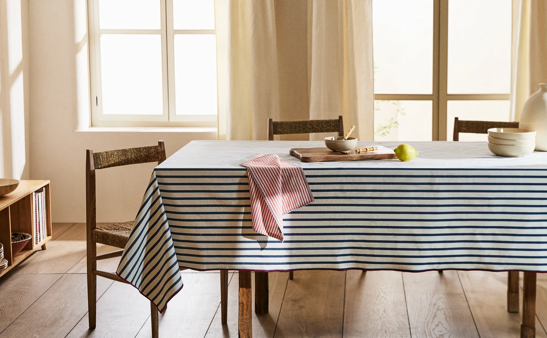 

Скатерть в полоску оверлока Zara Home, синий
