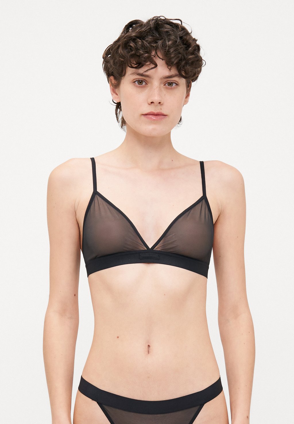 

Треугольный бюстгальтер TRIANGLE BRALETTE Organic Basics, черный