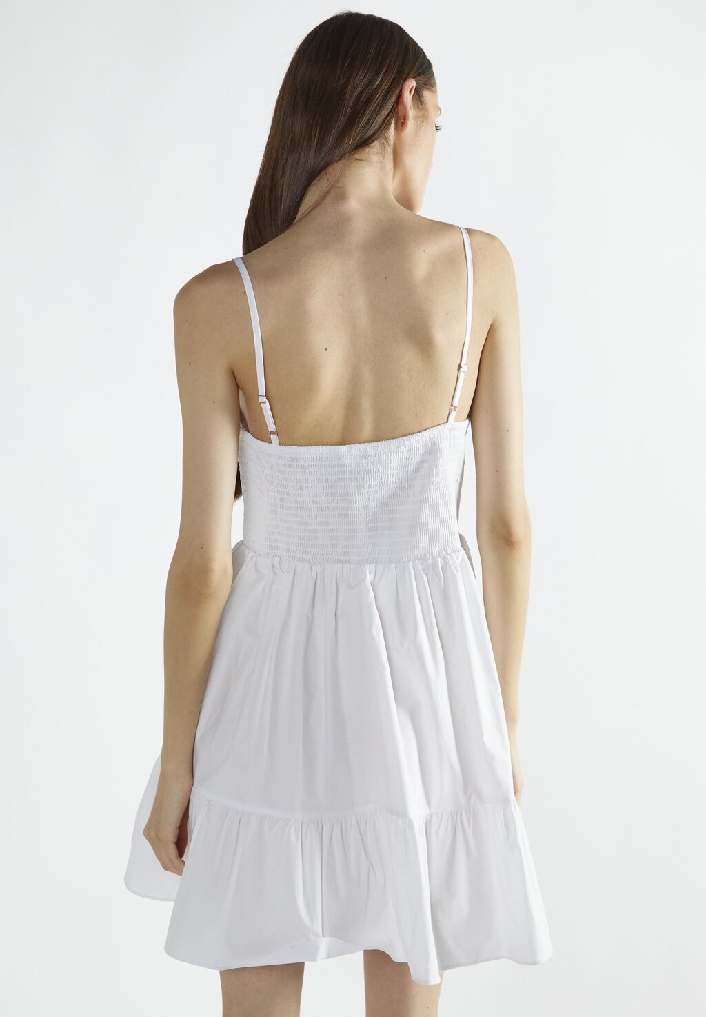 

Летнее платье TIERED SMOCKED BODICE MINI Glamorous, белый