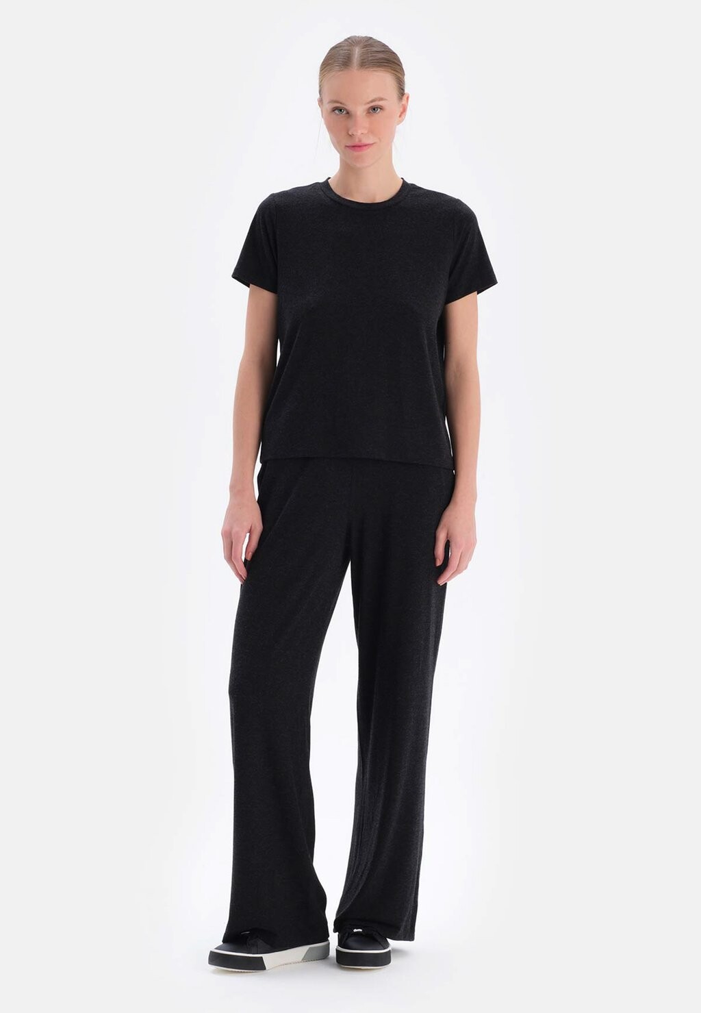 

Базовая футболка SHORT SLEEVE CREW NECK REGULAR DAGI, черный