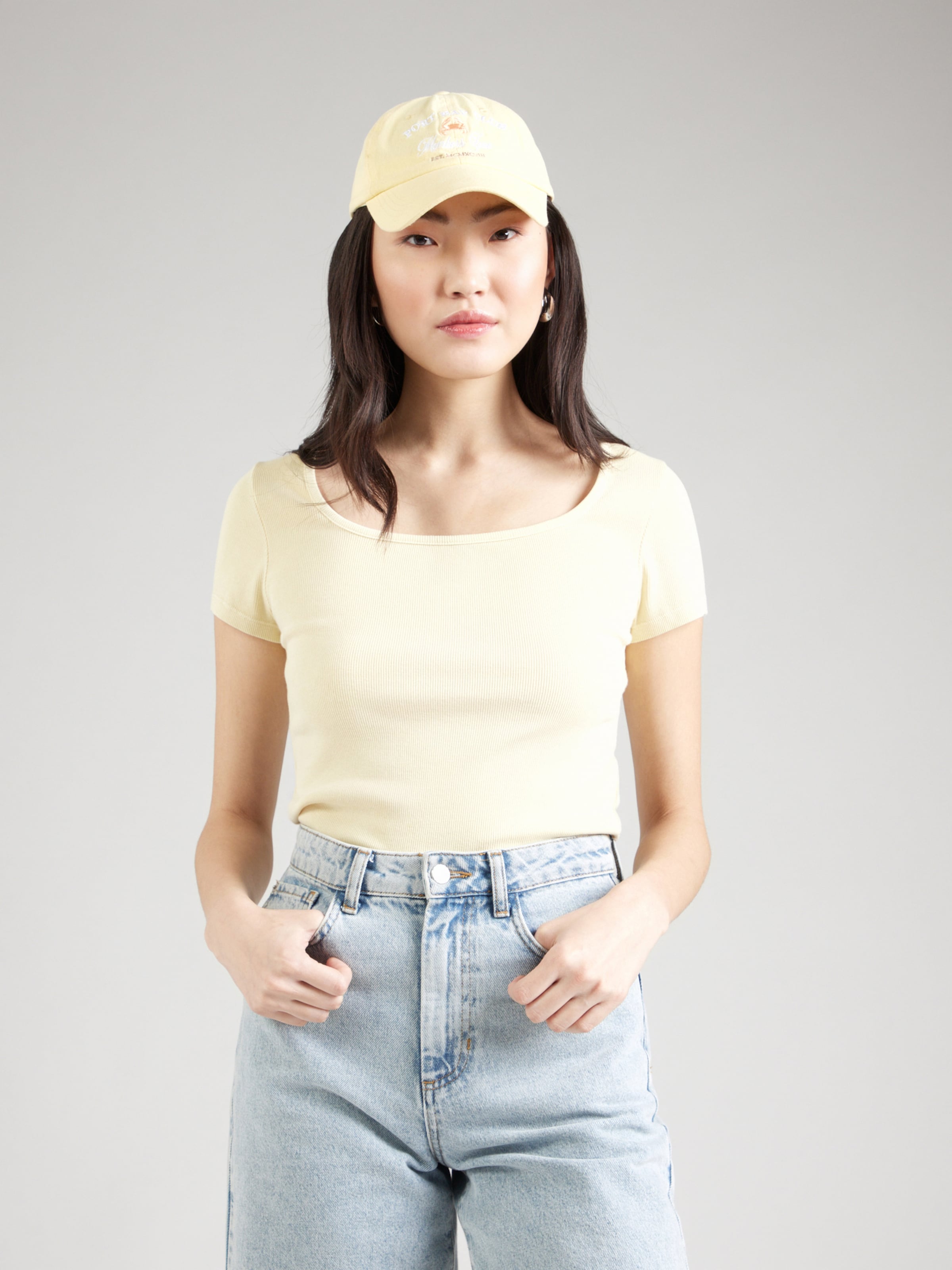 LEVI'S  Футболка 'Essential Square Neck Tee' в пастельно-желтом цвете — фото 3
