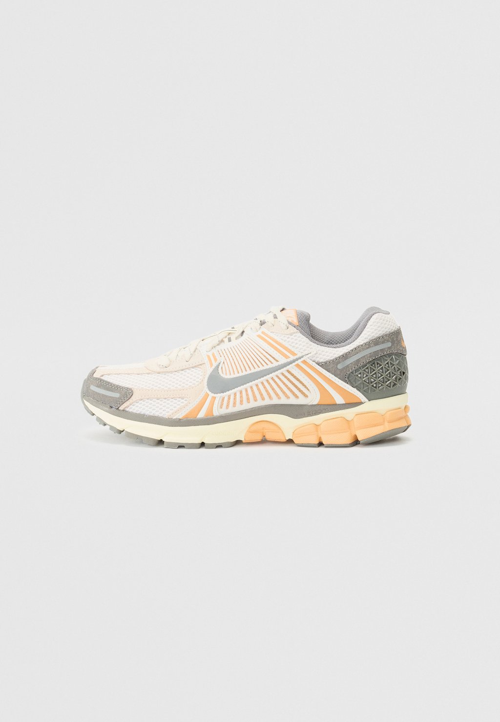 

Кроссовки VOMERO 5 APP Nike Sportswear, светло-серый